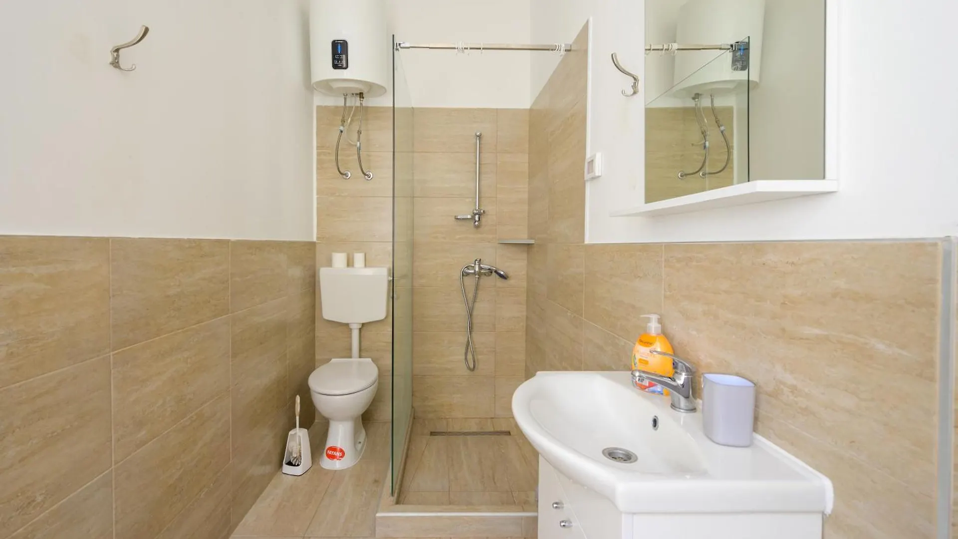Studio Apartments Tiho & Nena Pula
