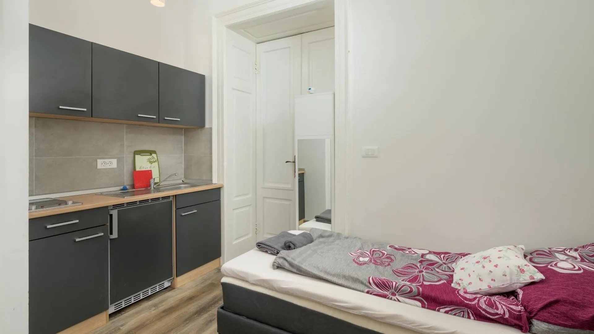 Studio Apartments Tiho & Nena Pula