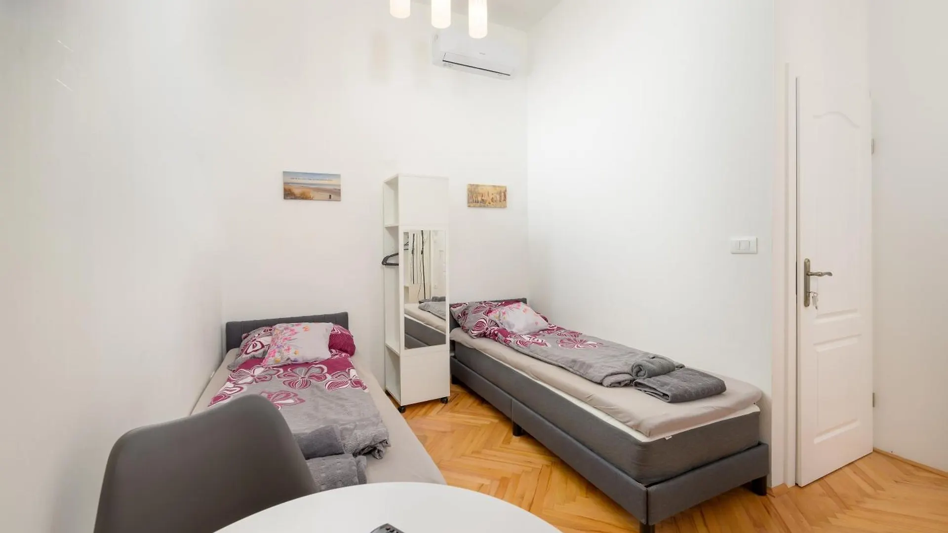 Studio Apartments Tiho & Nena Pula 0*,  Kroatien