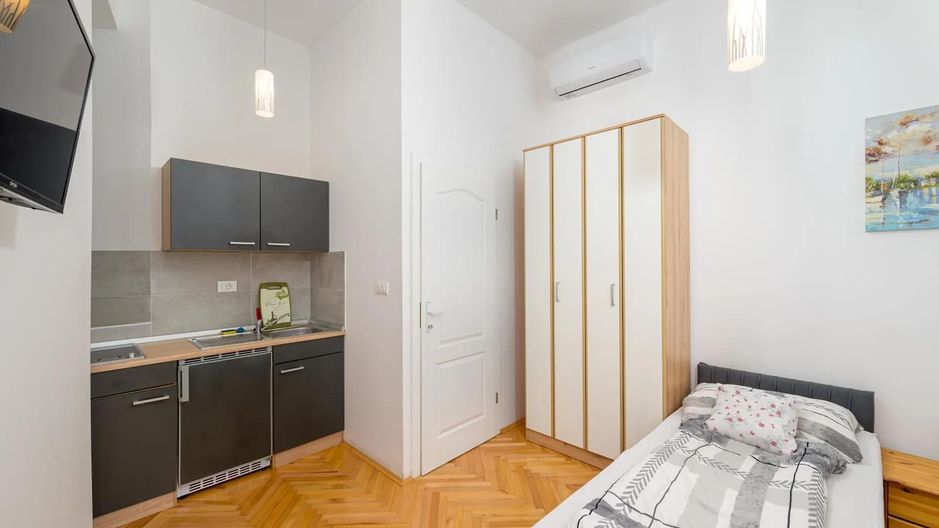 Studio Apartments Tiho & Nena Pula